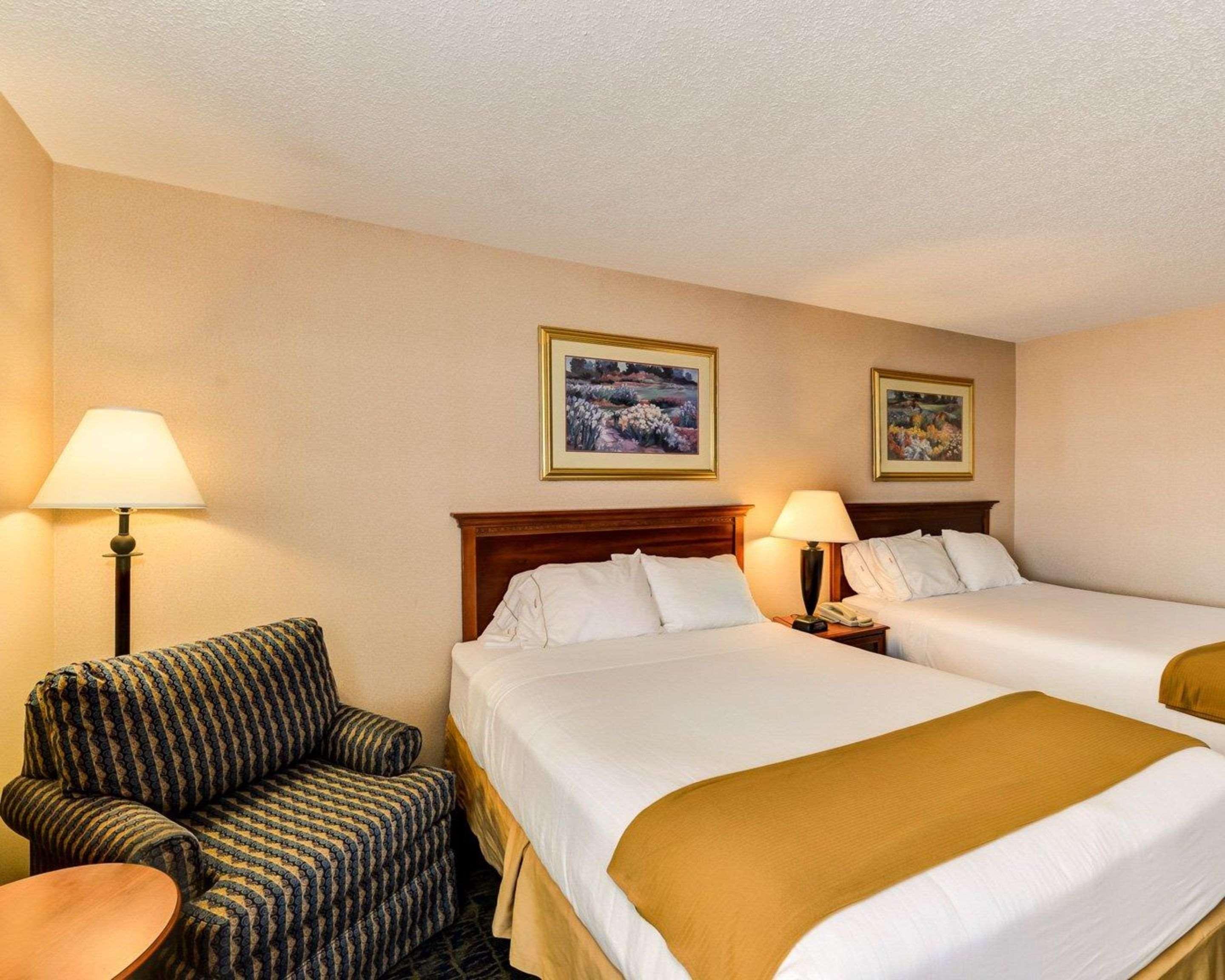 Quality Inn Spring Mills - Martinsburg North Екстер'єр фото