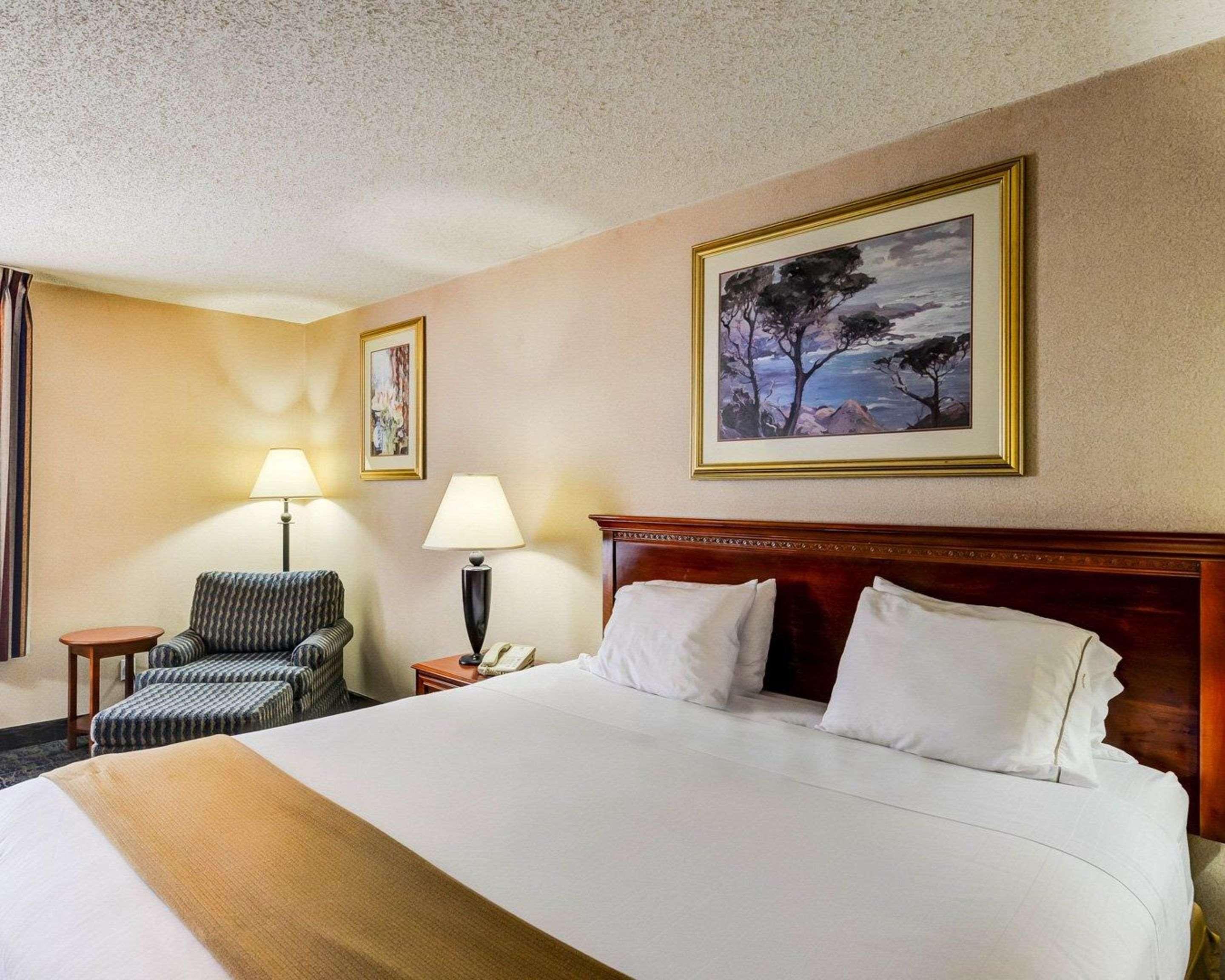Quality Inn Spring Mills - Martinsburg North Екстер'єр фото