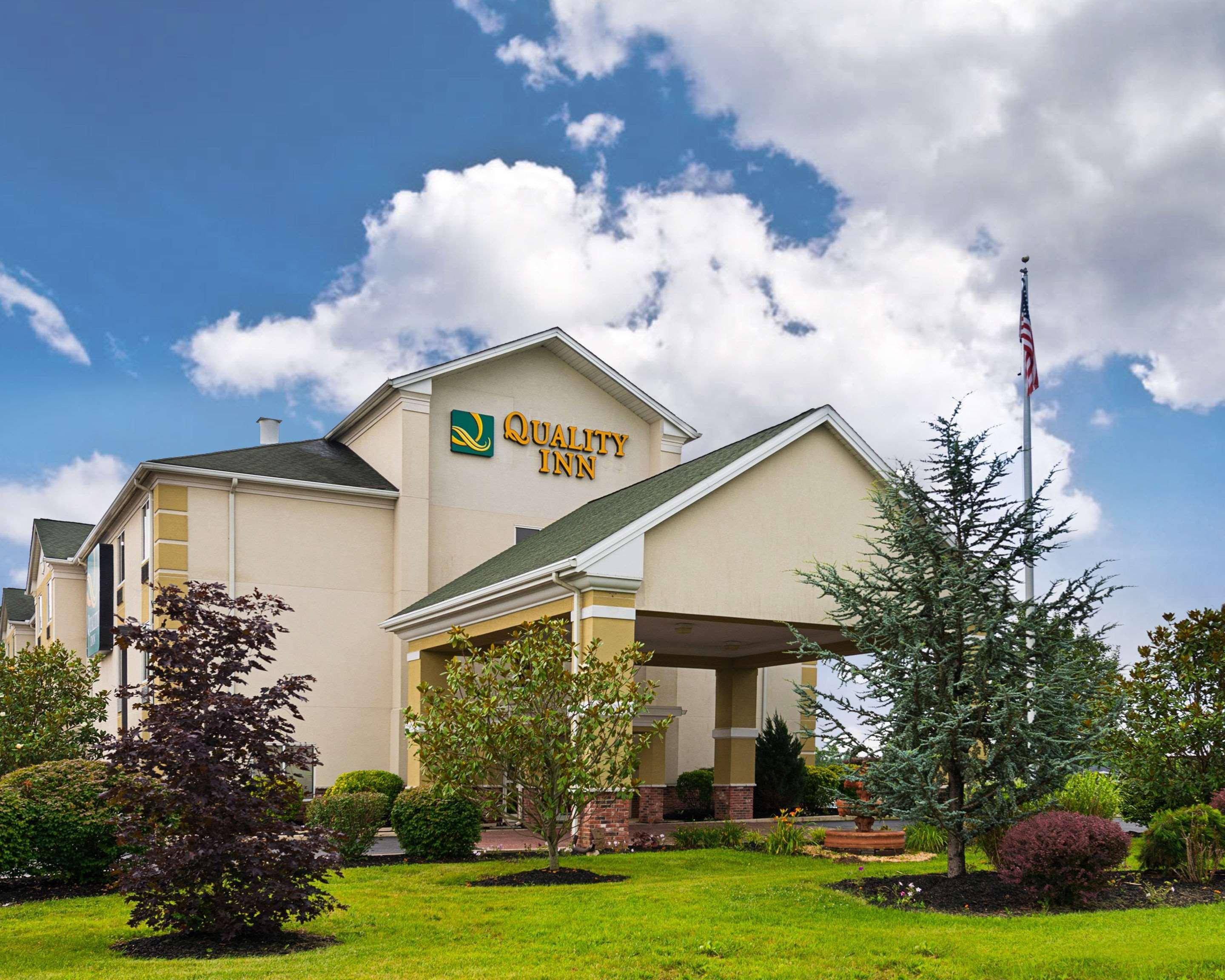 Quality Inn Spring Mills - Martinsburg North Екстер'єр фото