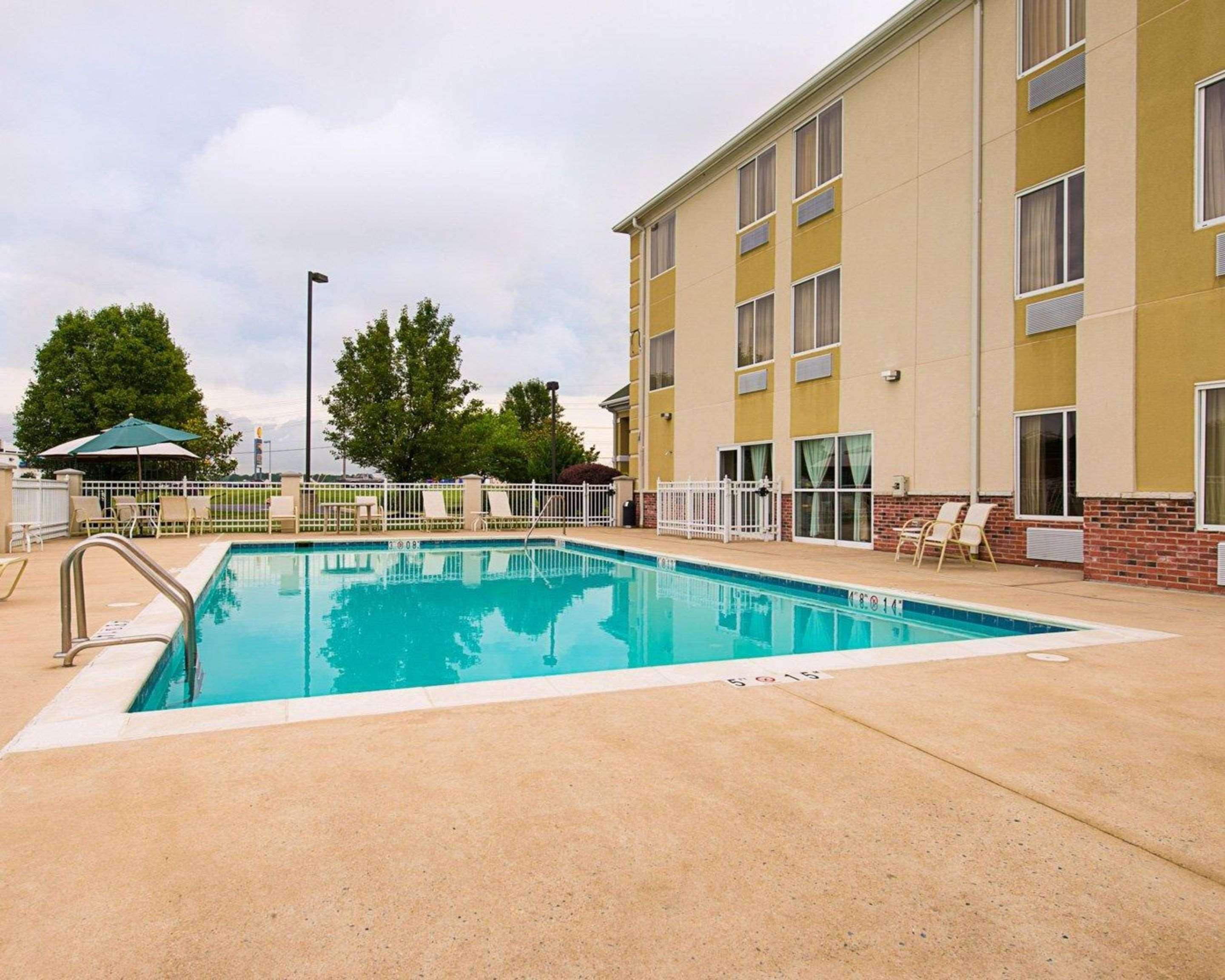 Quality Inn Spring Mills - Martinsburg North Екстер'єр фото