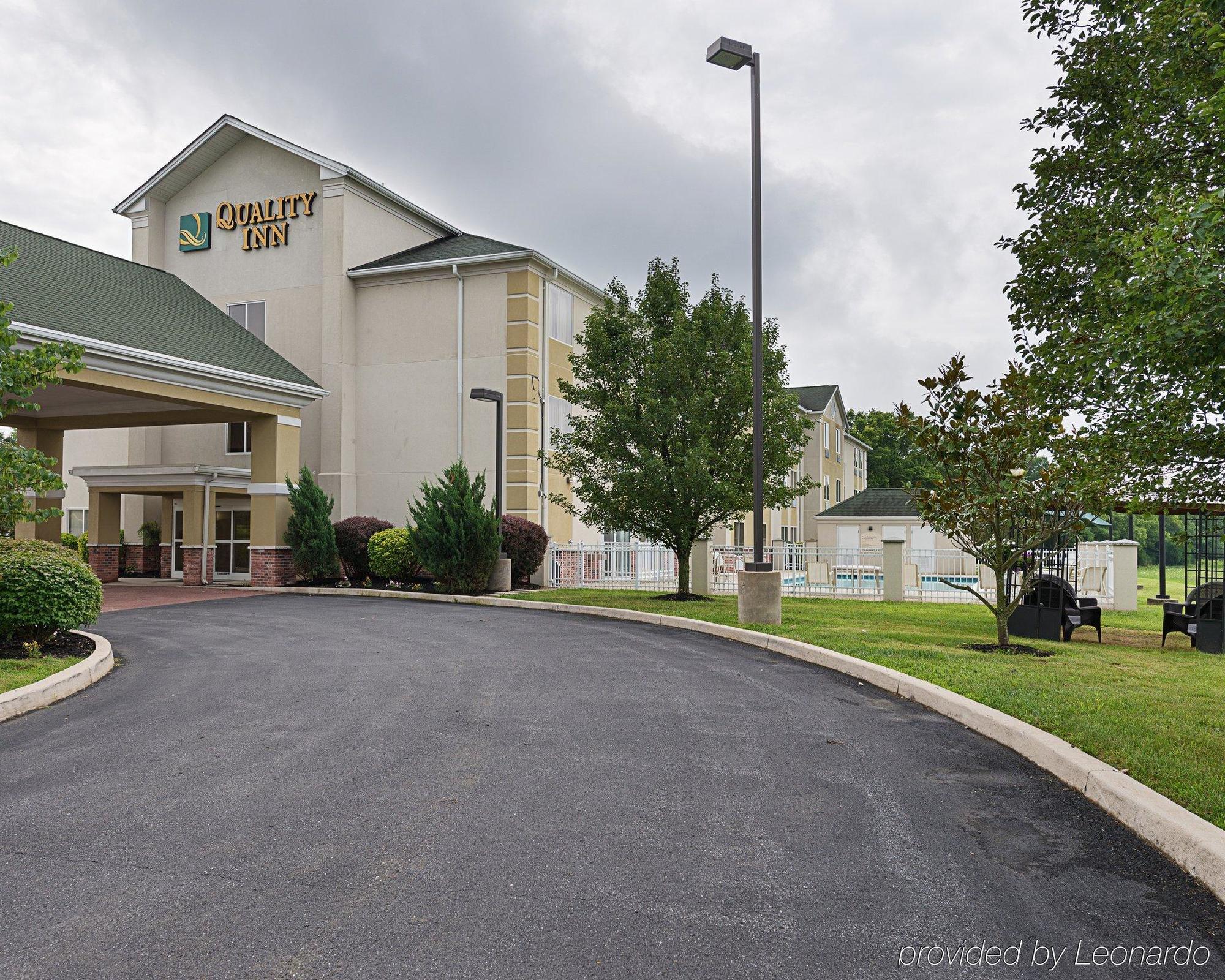 Quality Inn Spring Mills - Martinsburg North Екстер'єр фото