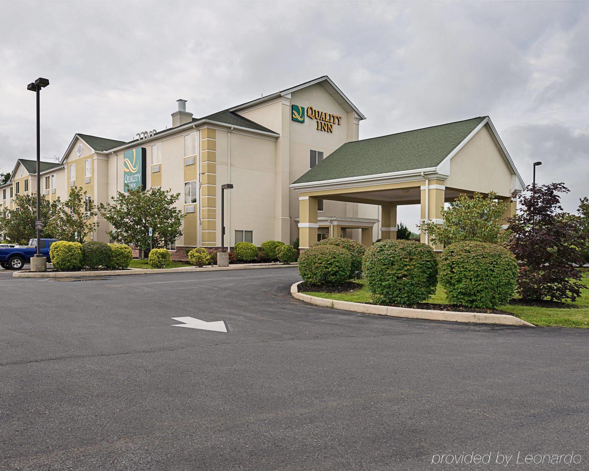 Quality Inn Spring Mills - Martinsburg North Екстер'єр фото