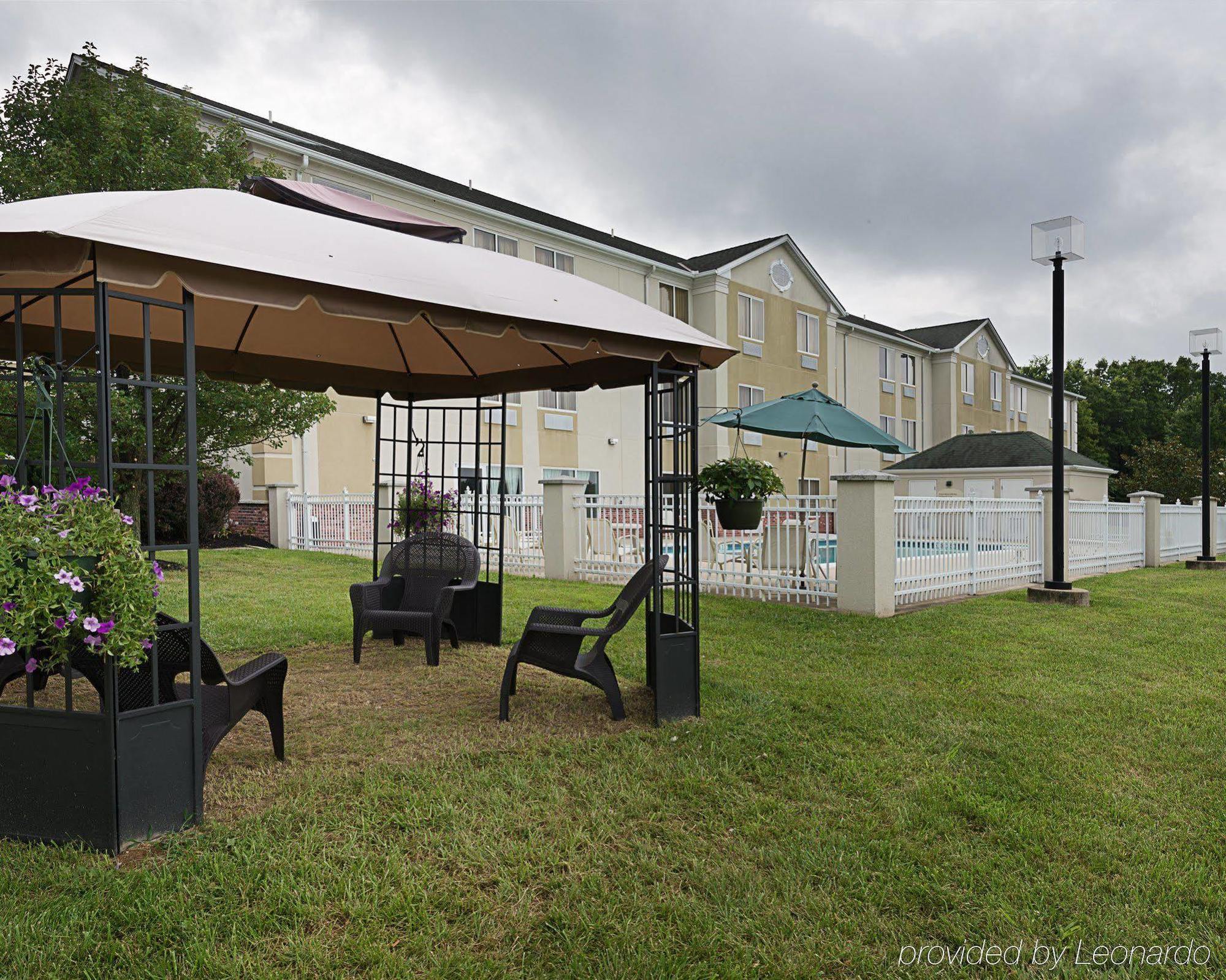 Quality Inn Spring Mills - Martinsburg North Екстер'єр фото