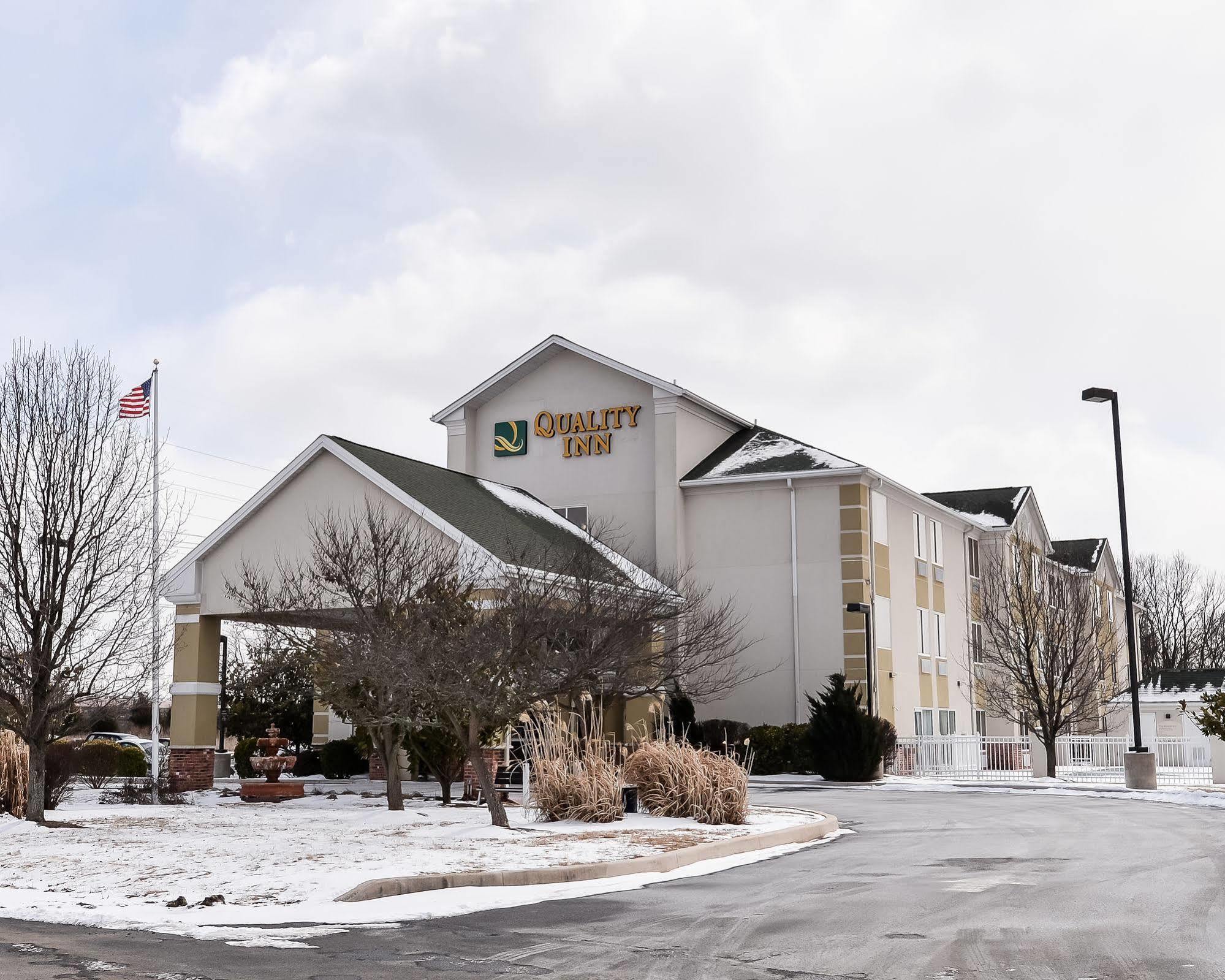 Quality Inn Spring Mills - Martinsburg North Екстер'єр фото